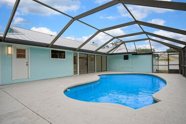 Building Photo - 1232 SW Knollwood Dr