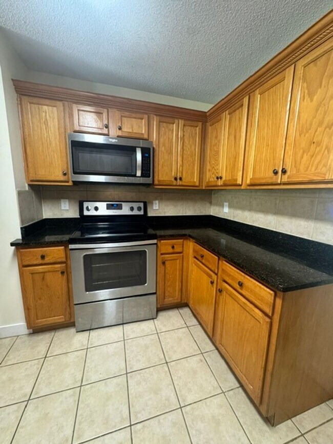 Building Photo - Spacious 4 Bedroom in South Crestview!