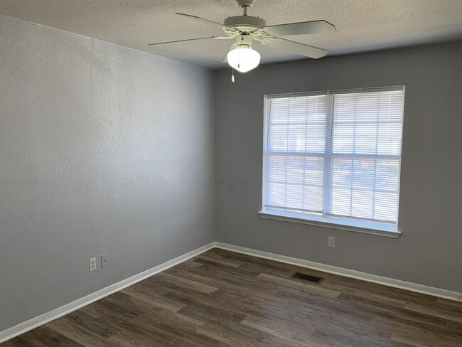 Building Photo - 2807 Cantabrian Dr