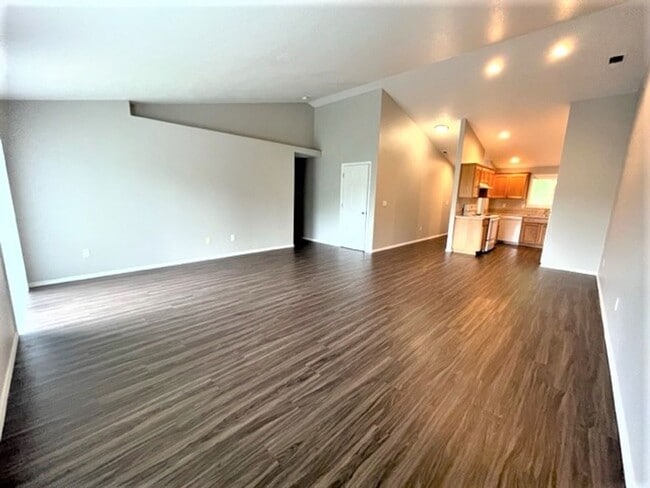 Building Photo - Beautiful 4BR/2BA Single-Level Home in Heart of McMinnville