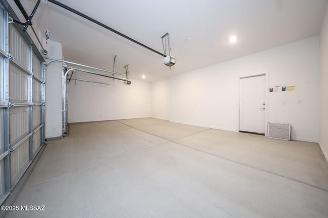 Building Photo - 17581 S Desert Barberry Dr