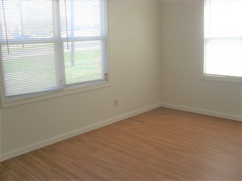 Building Photo - 703 N 1st St