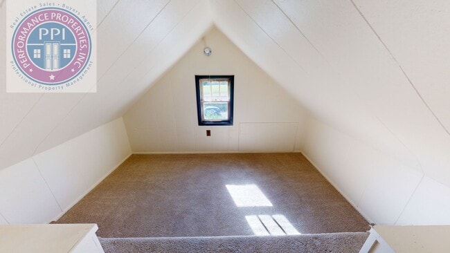 Building Photo - Lake Oswego First Addition - Craftsman Style, Across From George Roger's Park