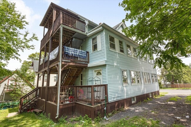 Building Photo - 139 Greenwood St