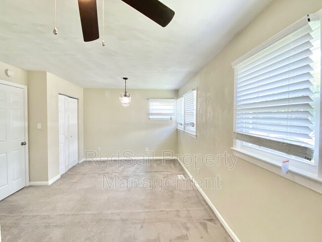 Building Photo - 37 Pennwood Dr