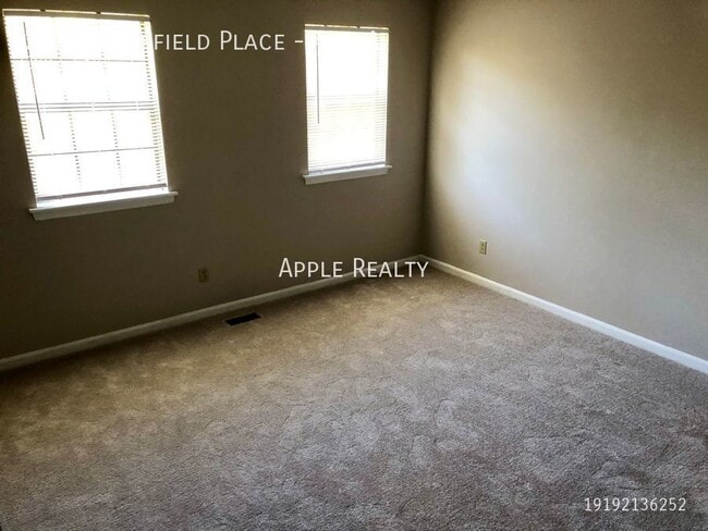 Building Photo - 207 Bridgefield Pl