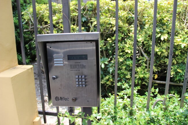 Building Photo - 1834 Brickell Ave