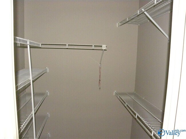 Building Photo - 101 Emerald Ln