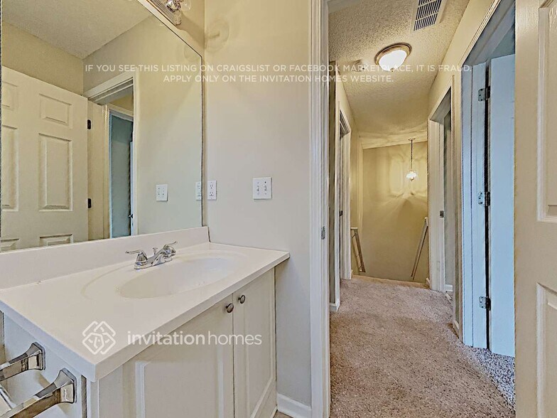 Building Photo - 2323 Wavetree Ln NW