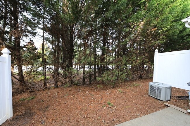 Building Photo - Cornerstone Village Townhome in Superb NW Raleigh Location!