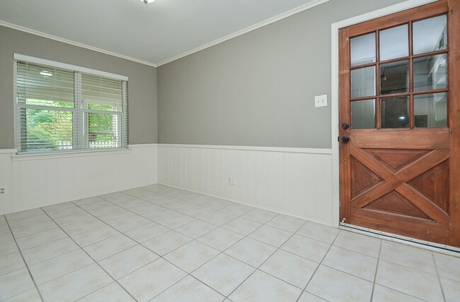 Building Photo - 9817 Cedardale Dr