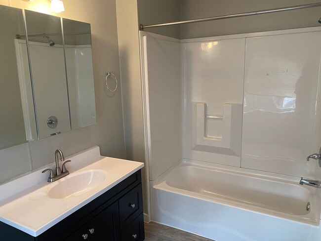 Building Photo - 430 S Queen St