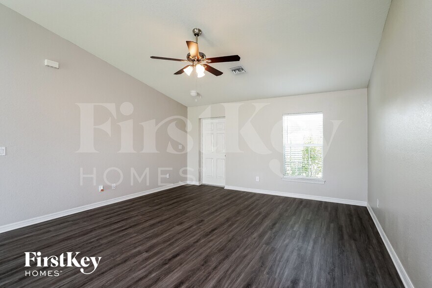 Building Photo - 1113 NW 1st Ave