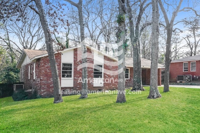 Building Photo - 102 Oakdale Dr