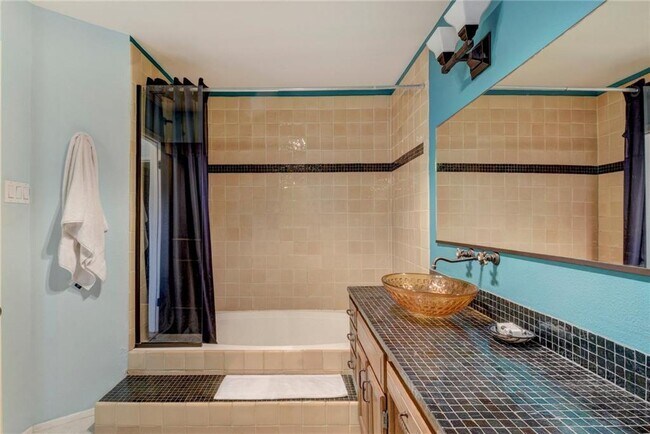 Building Photo - 1406 Windsor Rd