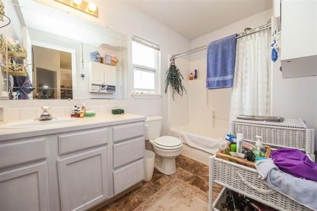 Building Photo - 2282 S Amy Ave