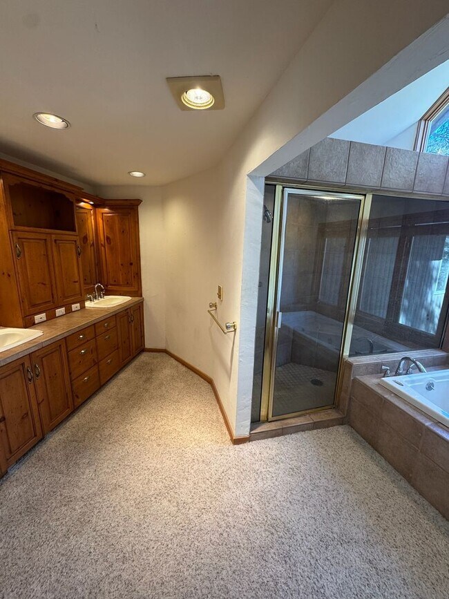 Building Photo - Classic Vail Retreat with 2 Kitchens, Loft Office, and 2-Car Garage