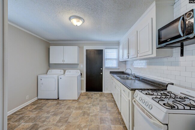 Building Photo - 3819 Prentice Ave