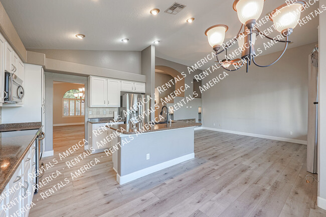 Building Photo - 6806 W Skylark Dr