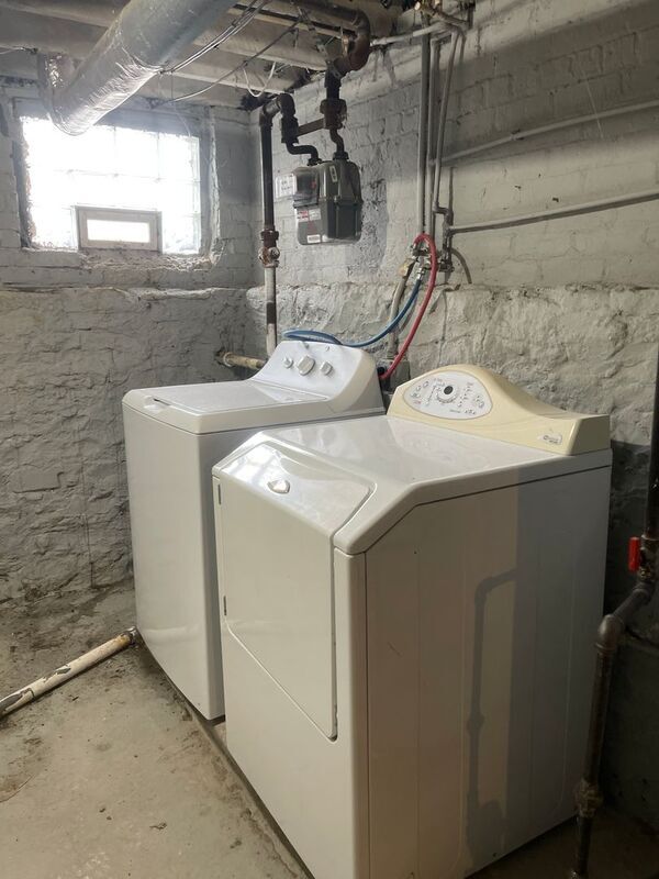 Building Photo - 931-933 E. Whittier Street