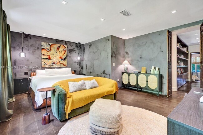 Building Photo - 669 NE 60th St