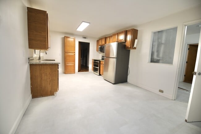 Building Photo - 3191 E Broad St