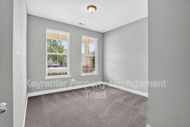 Building Photo - 504 Eagles Wy