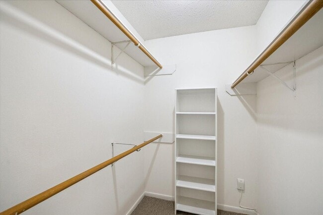 Building Photo - 143 W Village Knoll Cir