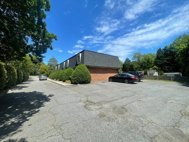 Building Photo - Charming & Private Townhouse in NW Hickory – 2BR, 1.5BA, Prime Location - No Pets