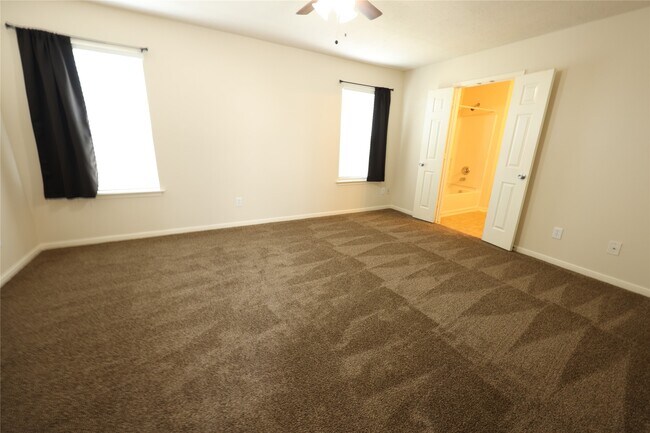 Building Photo - 1007 Harrisburg Ct