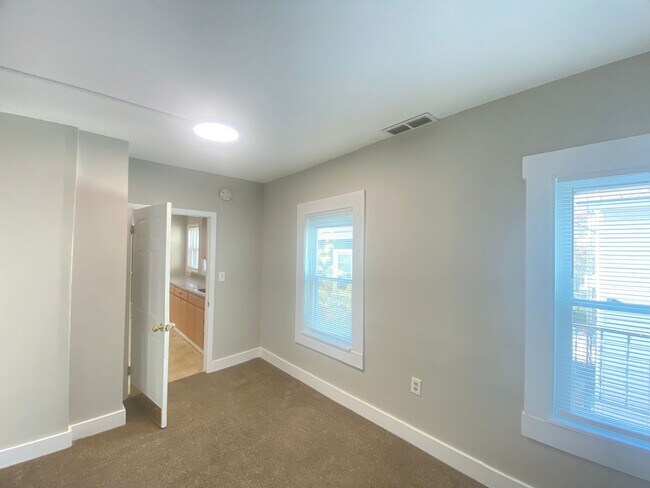 Building Photo - 7 Commercial St