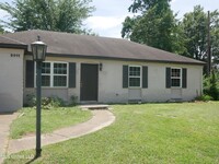 Building Photo - 2011 Coral Hills Dr