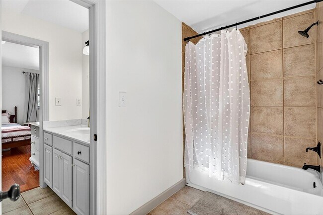 Building Photo - 301 Medlin Creek Loop