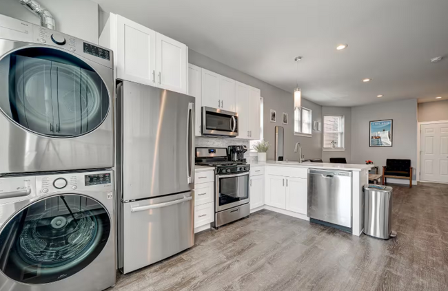 Kitchen and laundry - 2433 S Oakley Ave