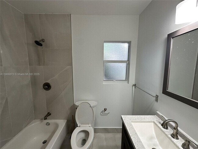 Building Photo - 6810 SW 70th Ave