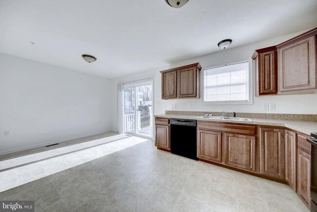 Building Photo - 40 Mustang Dr