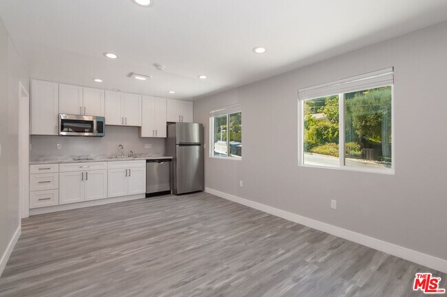 Building Photo - 5634 Mason Ave