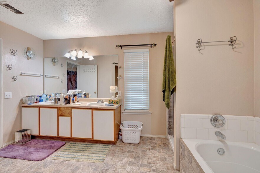 Building Photo - 201 Amber Ridge Dr