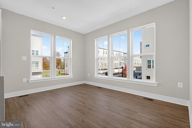 Building Photo - 22832 Tawny Pne Sq