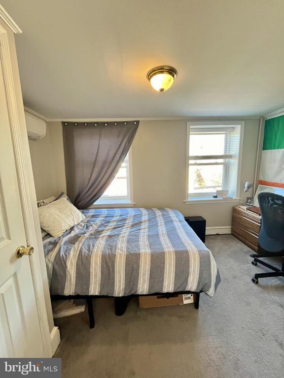 Building Photo - 125 Maple St