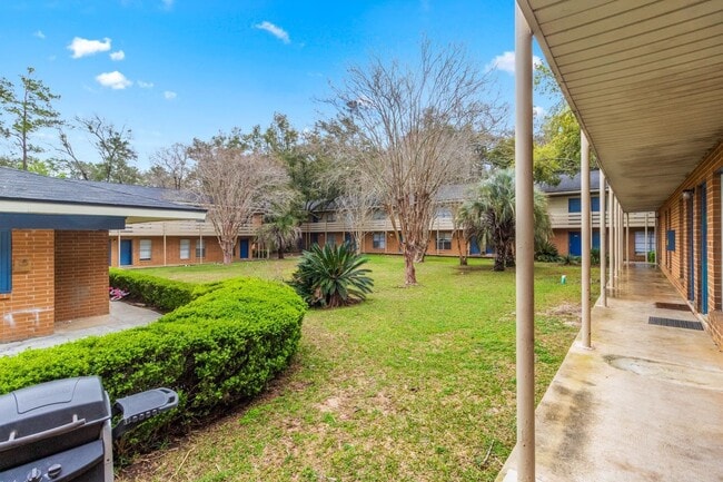 Building Photo - 457 White Dr