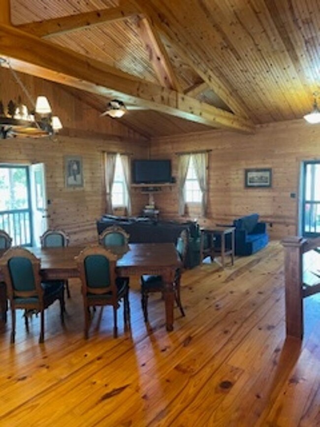 Building Photo - 2 Bedroom Condo on horse farm in Springfie...