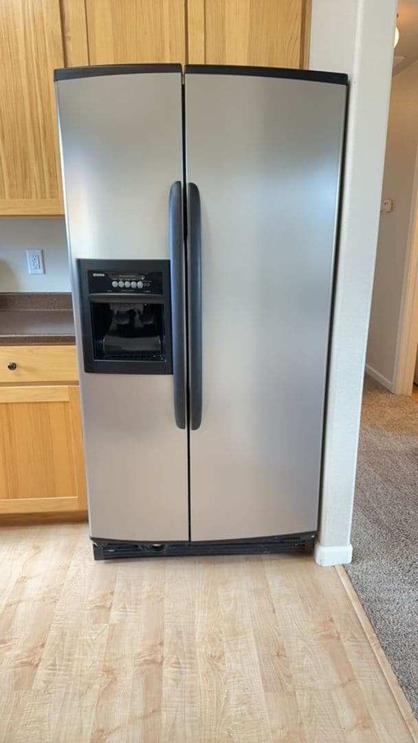 Building Photo - Sunny 3 Bedroom, 2 full bath w/Solar and B...