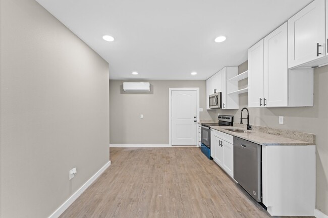 Building Photo - 2623 Canfield St