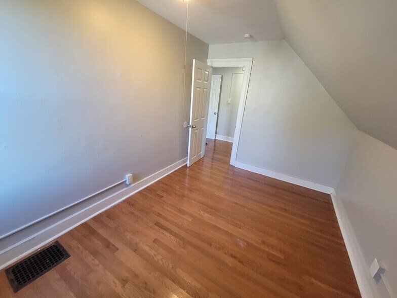 Building Photo - 505 Quinnipiac Ave