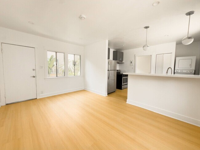 Building Photo - 4730 St Charles Pl