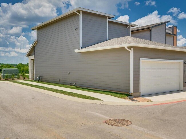 Building Photo - 7702 Dylan Dr