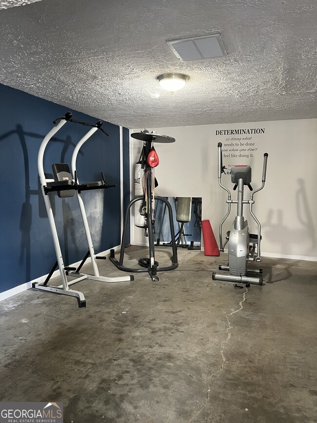 Building Photo - 410 Rosewood Ln