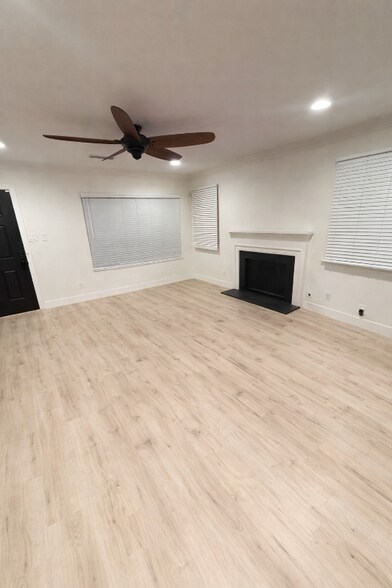 Building Photo - 442 E 44th Cir