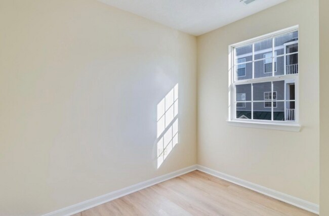 Building Photo - 45512 Westmeath Way